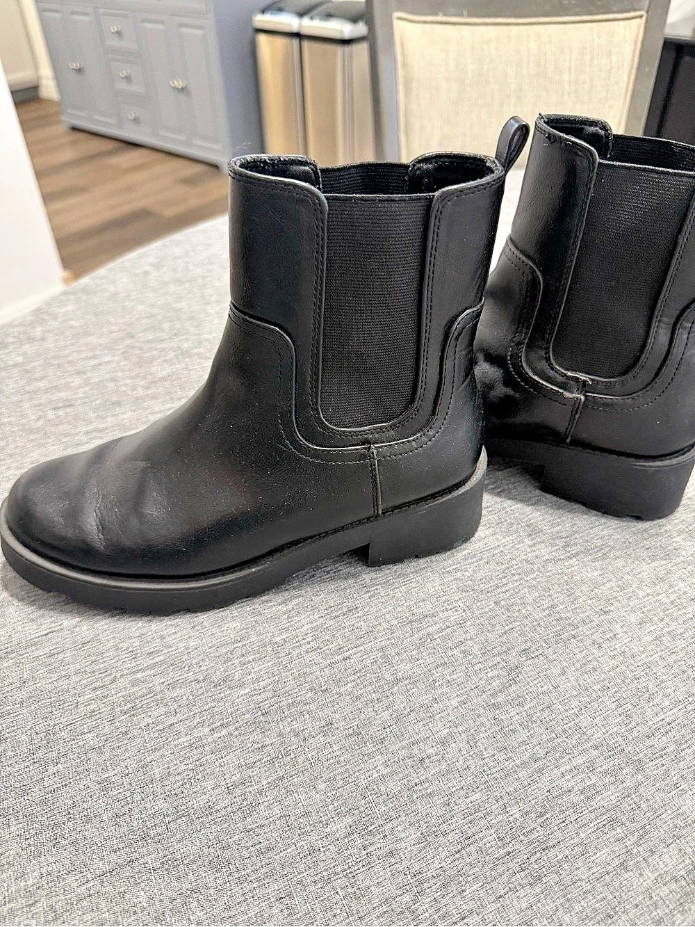 Old Navy Faux-Leather Chelsea Boots in Black